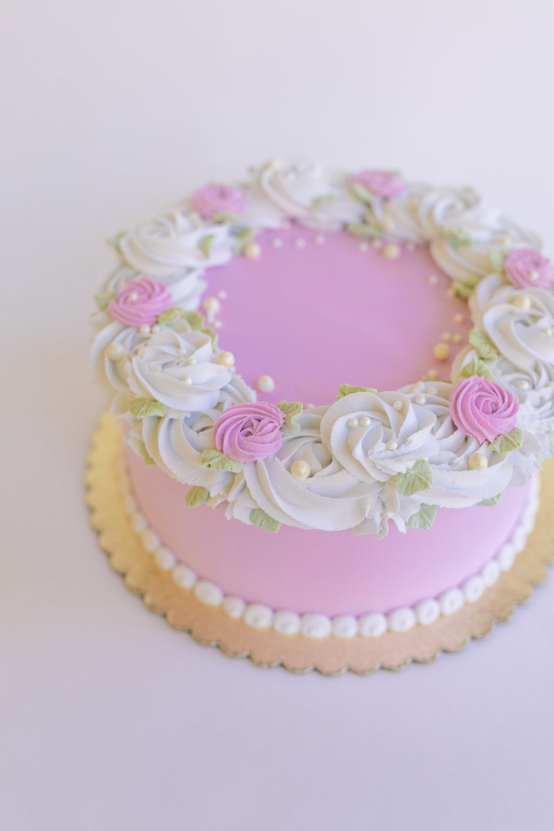 Understanding the Difference Between Icings: Which One is Right for Your Cake?